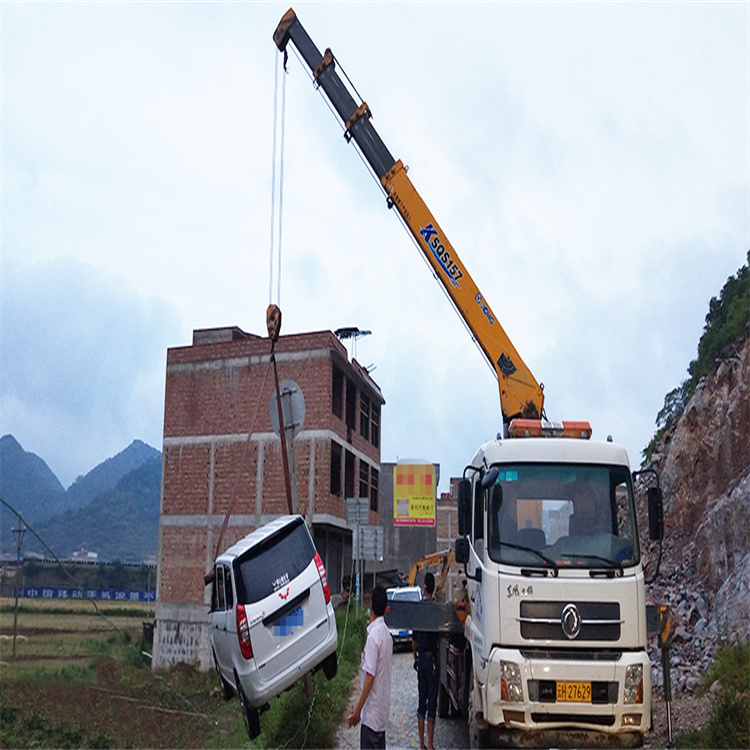 龙岩道路交通事故救援吊装案例